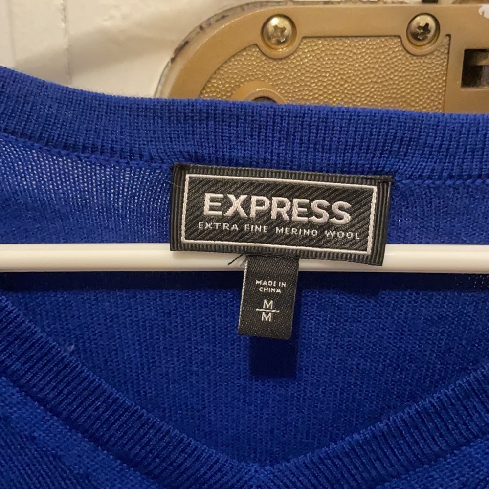 Express Wool V-Neck Sweater Bundle - Picture 4 of 5